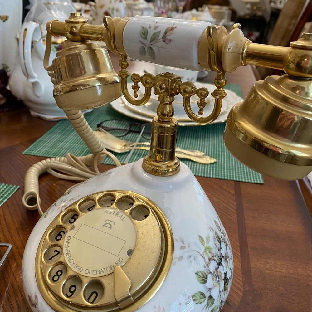 ROYAL ALBERT HAWORTH DIAL TELEPHONE ( RARE) VINTAGE